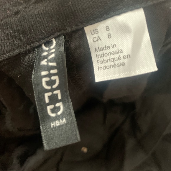 H&M | Mid Skirt with buttons - Picture 2 of 2